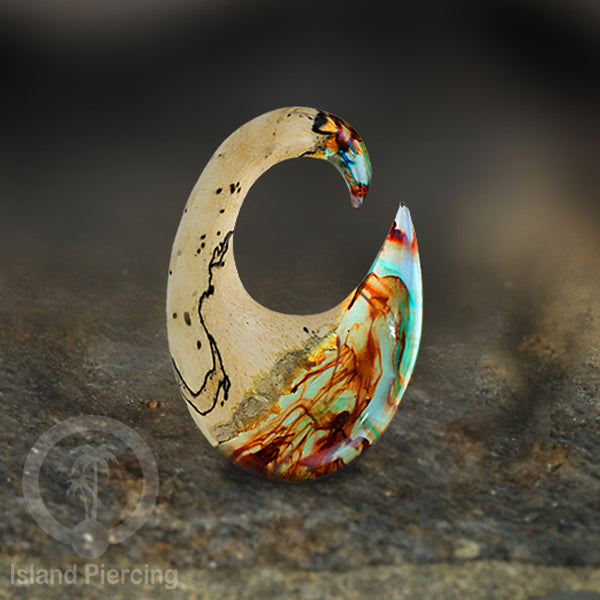 Tindik Anting Piercing Epoxy dan Kayu Ear-weight motif ukiran kayu dan resin warna-warni