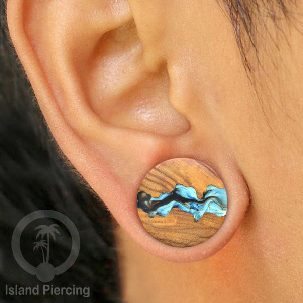 Tindik Ear-plug Piercing dari kayu ukiran tangan kombinasi resin warna warni