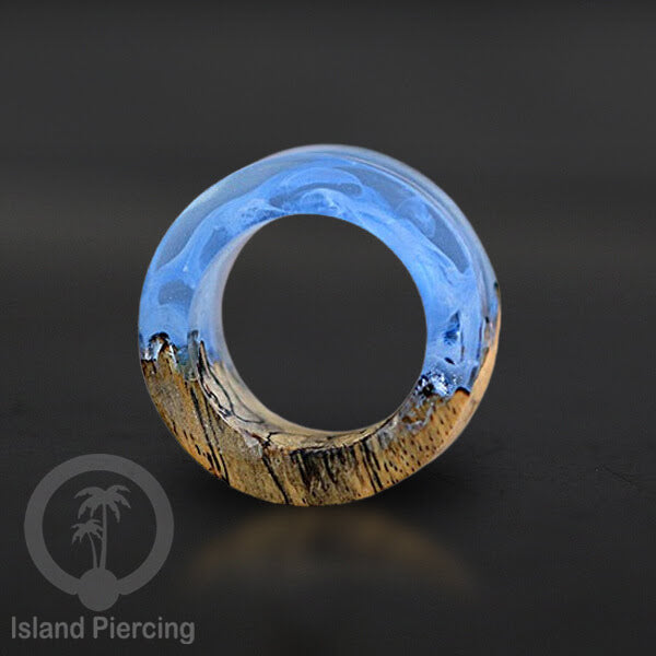 Tindik Ear-tunnel Piercing dari kayu ukiran tangan kombinasi resin warna warni