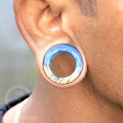 Tindik Ear-tunnel Piercing dari kayu ukiran tangan kombinasi resin warna warni