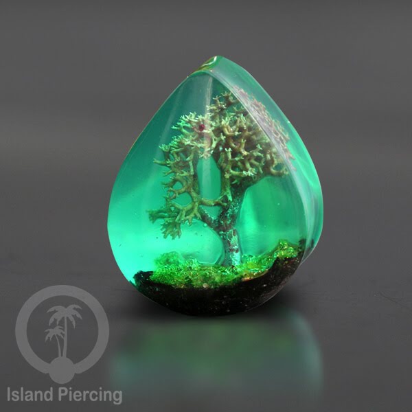 Tindik Ear-plug Piercing bentuk tetes dari kayu ukiran tangan banyak motif unik