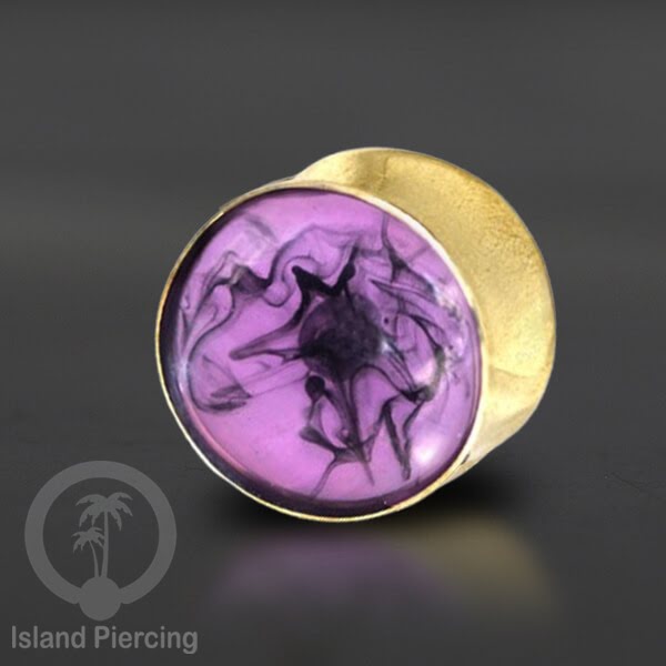 Tindik Ear-plug Resin dalam tunnel kuningan