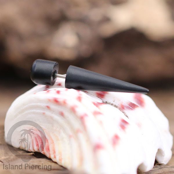 Fake Wood Piercing, Tindik palsu sistem push, model kayu taring warna coklat dan hitam.