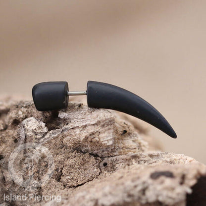 Fake Wood Piercing, Tindik palsu sistem push, model kayu taring warna coklat dan hitam.