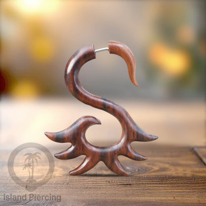 Anting Tindik Kayu ukiran tangan pakai sistem push cocok telinga. Fake wooden piercing jewelry