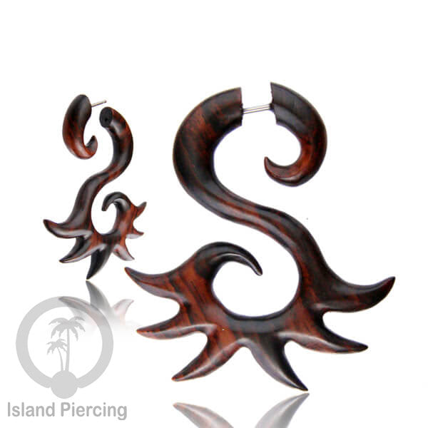Anting Tindik Kayu ukiran tangan pakai sistem push cocok telinga. Fake wooden piercing jewelry