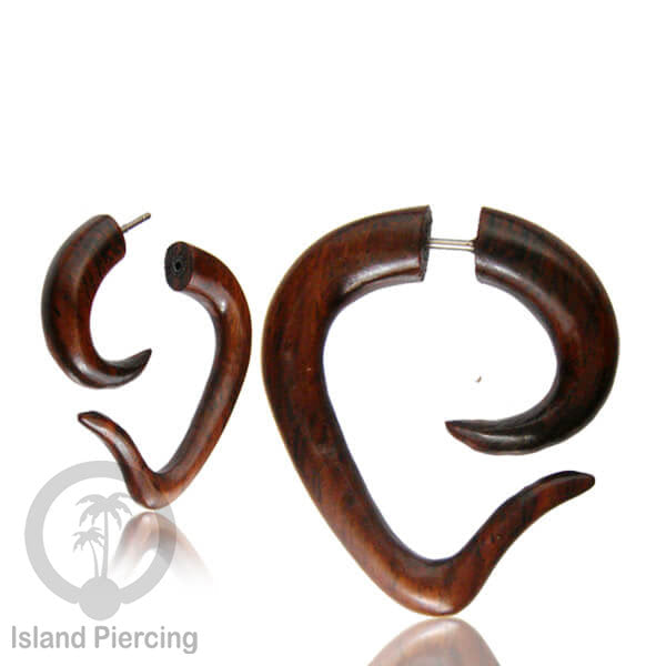Anting Tindik Kayu ukiran tangan pakai sistem push cocok telinga. Fake wooden piercing jewelry