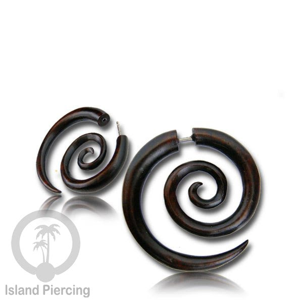 Anting Tindik Kayu ukiran tangan pakai sistem push cocok telinga. Fake wooden piercing jewelry