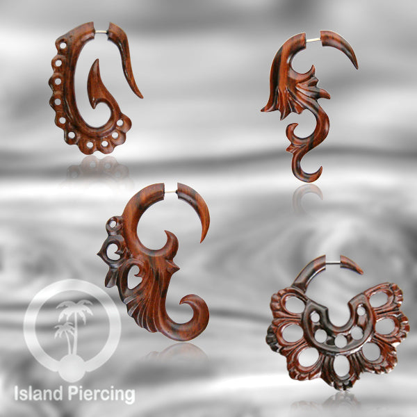 Anting Tindik Kayu ukiran tangan pakai sistem push bisa untuk semua lubang telinga.