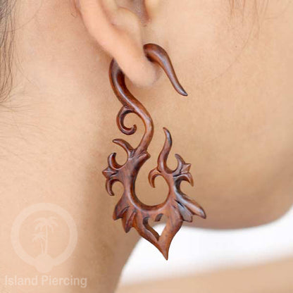 Anting Tindik ukiran Kayu pakai sistem push cocok semua lubang telinga. Fake wooden piercing
