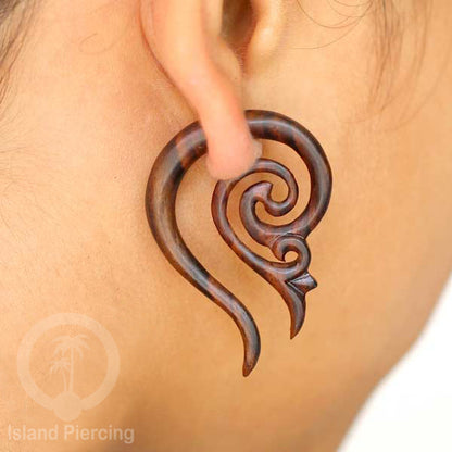 Anting Tindik ukiran Kayu pakai sistem push cocok semua lubang telinga. Fake wooden piercing