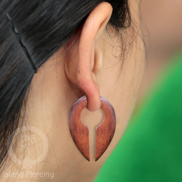 Fake wood piercing, Tindik palsu, Model Kayu Sono warna natural Sistem Push, untuk semua lubang kuping