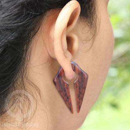 Fake wood piercing, Tindik palsu, Model Kayu Sono warna natural Sistem Push, untuk semua lubang kuping