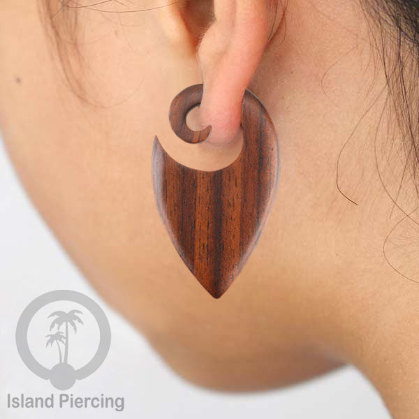 Fake wood piercing, Tindik palsu, Model Kayu Sono warna natural Sistem Push, untuk semua lubang kuping