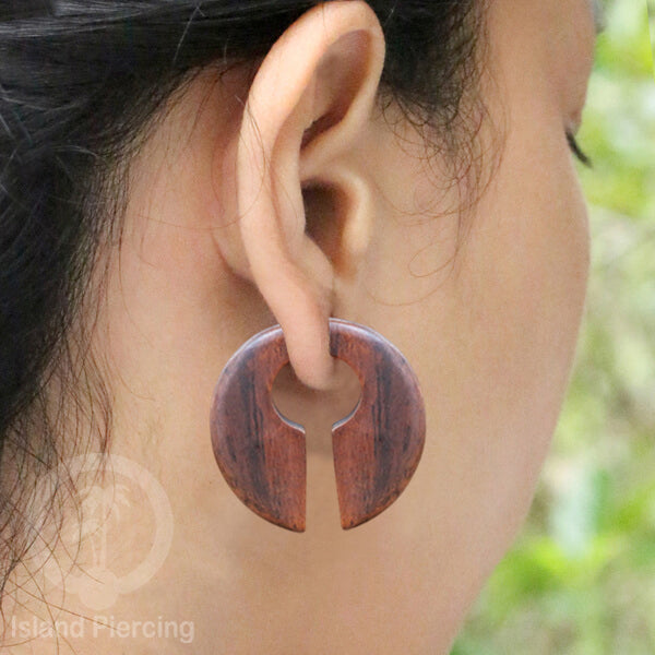Fake wood piercing, Tindik palsu, Model Kayu Sono warna natural Sistem Push, untuk semua lubang kuping