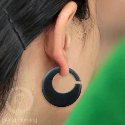 Fake wood piercing, Tindik palsu, Model Kayu Sono warna hitam Sistem Push, untuk semua lubang telinga