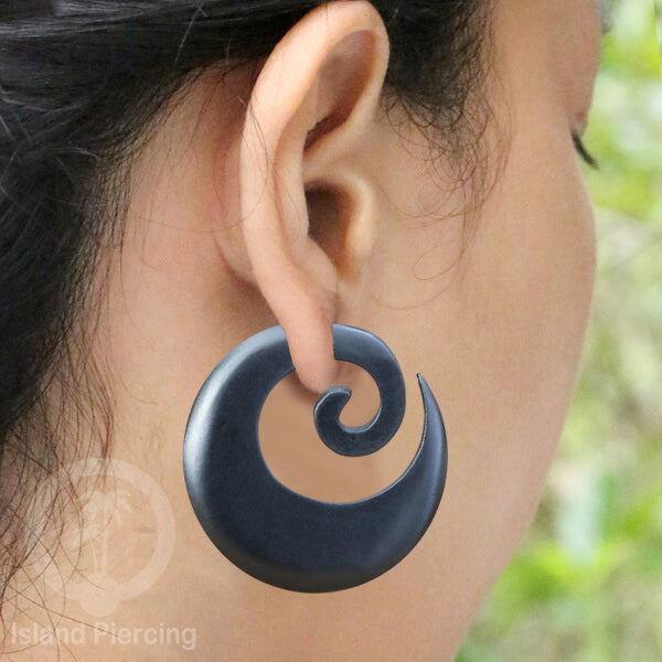 Fake wood piercing, Tindik palsu, Model Kayu Sono warna hitam Sistem Push, untuk semua lubang telinga