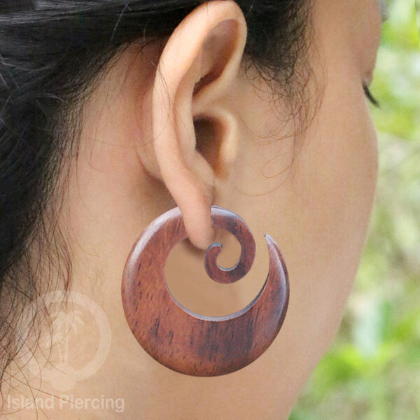 Fake wood piercing, Tindik palsu, Model Kayu Sono warna natural Sistem Push, untuk semua lubang kuping