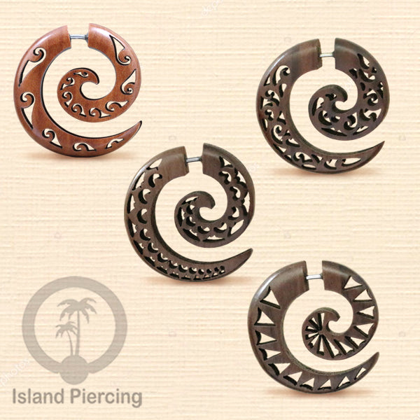 Anting kayu "fake piercing" model spiral dengan ukiran menarik. Fake wood piercing spirals with push system
