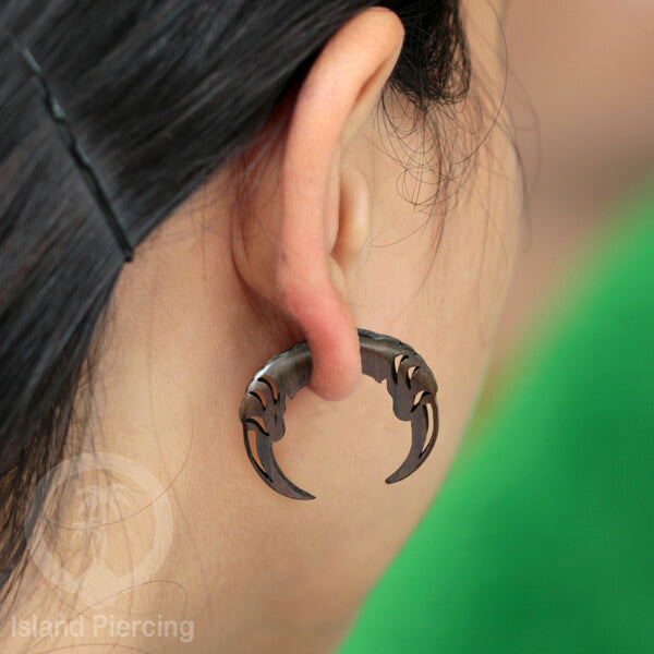 Anting kayu "Fake Piercing" model telinga dengan ukiran unik. Fake Piercing Expanders with push system