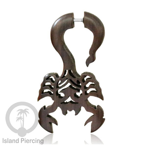 Anting Tindik kayu model sistem push dengan ukiran binatang tribal. Fake Piercing Wood Expanders