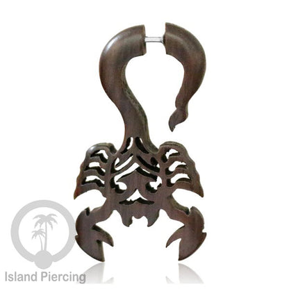 Anting Tindik kayu model sistem push dengan ukiran binatang tribal. Fake Piercing Wood Expanders