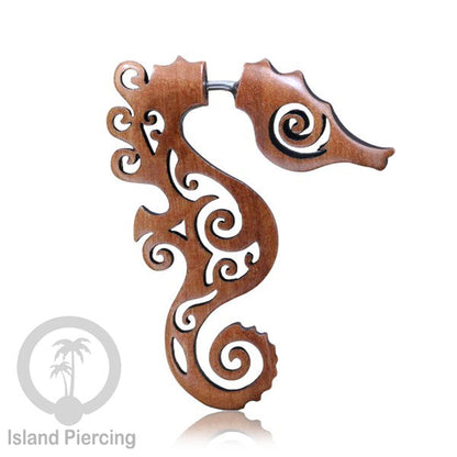 Anting Tindik kayu model sistem push dengan ukiran binatang tribal. Fake Piercing Wood Expanders