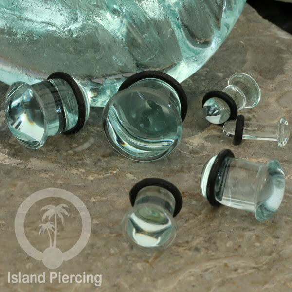Anting Plug dari piercing kaca Pyrex single flair dengan pilihan warna.