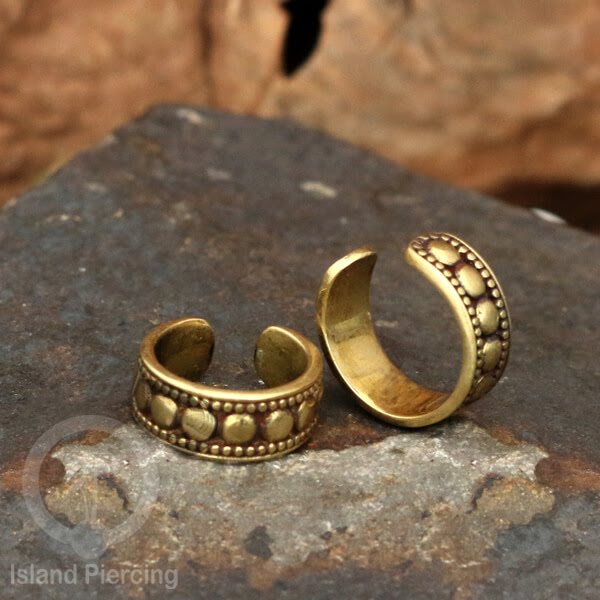 Brass Ear-cuffs anting perhiasan kuningan penjepit telinga yang manis.
