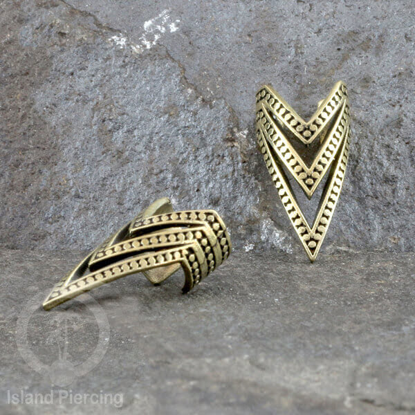 Brass Ear-cuffs anting perhiasan kuningan penjepit telinga ukuran besar dan istimewa.