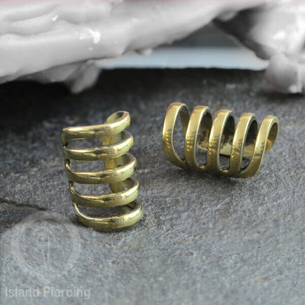 Brass Ear-cuffs anting perhiasan kuningan penjepit telinga ukuran besar dan istimewa.