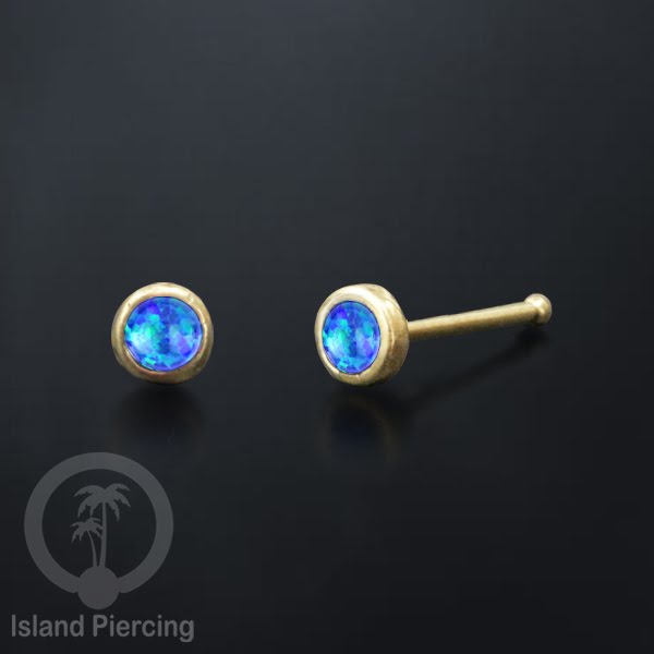 Nose Pin Piercing Jewelry Perhiasan Hidung bahan Kuningan dengan batu kecil.