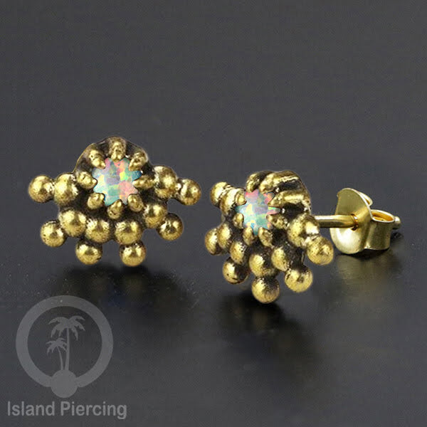 Anting Stud Kuningan dengan Opal Putih Brass Ear-studs with White Opal