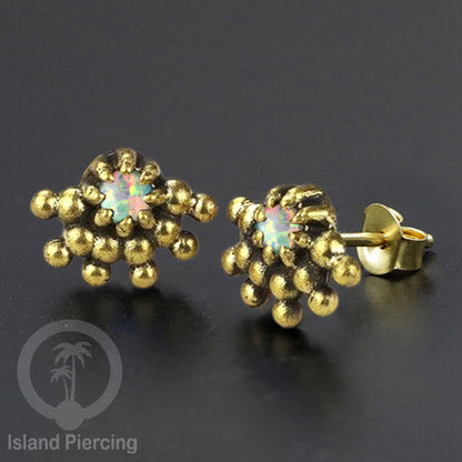Anting Stud Kuningan dengan Opal Putih Brass Ear-studs with White Opal