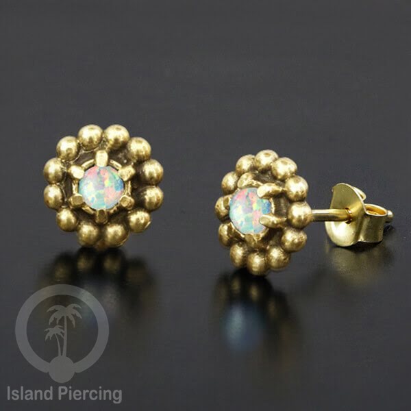 Anting Stud Kuningan dengan Opal Putih Brass Ear-studs with White Opal