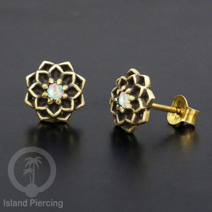 Anting Stud Kuningan dengan Opal Putih Brass Ear-studs with White Opal