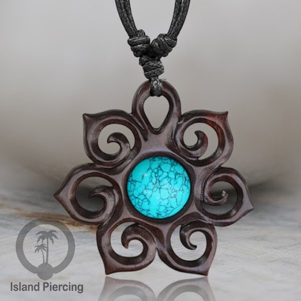 Kalung bandul kayu ukiran yang istimeva dari Bali Carved Wood Pendant Necklaces Bali Style