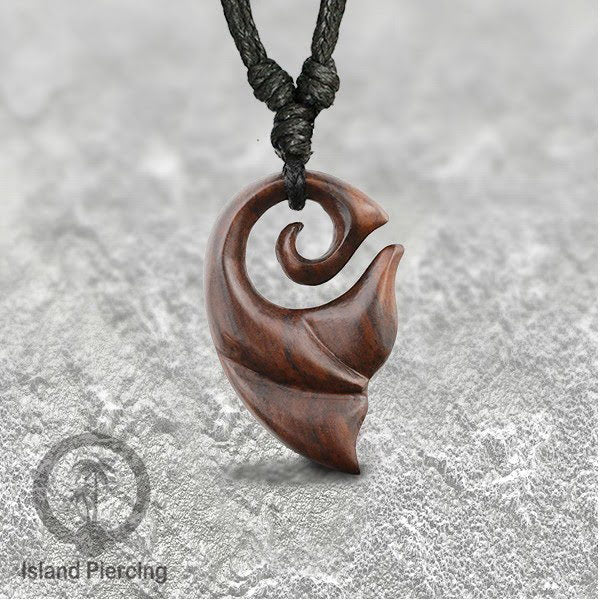 Kalung bandul kayu ukiran tangan dari Bali Carved Wood Pendant Necklaces