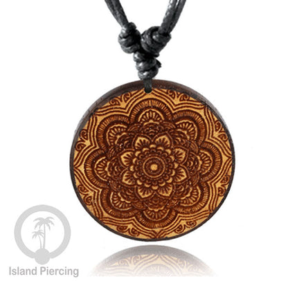 Kalung bandul kayu ukiran yang istimeva dari Bali Carved Wood Pendant Necklaces Bali Style