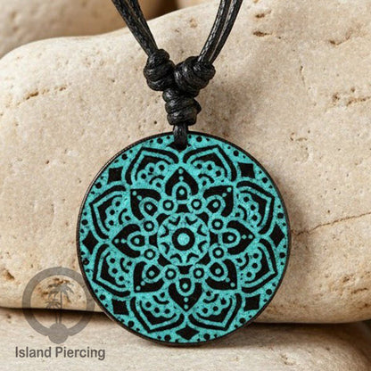 Kalung bandul kayu ukiran yang istimeva dari Bali Carved Wood Pendant Necklaces Bali Style
