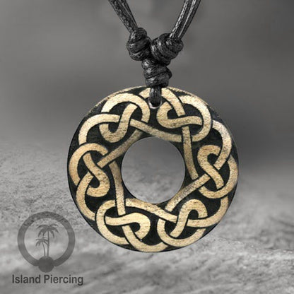 Kalung bandul kayu ukiran yang istimeva dari Bali Carved Wood Pendant Necklaces Bali Style