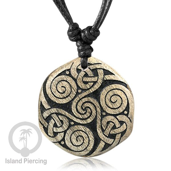 Kalung bandul kayu ukiran yang istimeva dari Bali Carved Wood Pendant Necklaces Bali Style