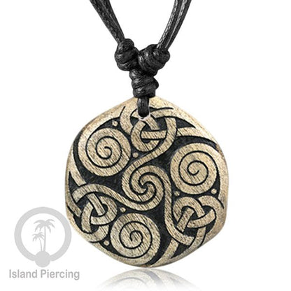 Kalung bandul kayu ukiran yang istimeva dari Bali Carved Wood Pendant Necklaces Bali Style
