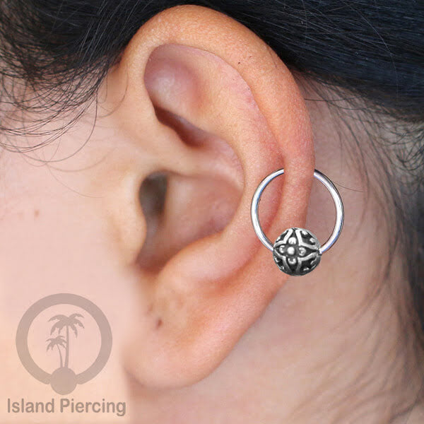 BCR Piercing Stainless dengan dekorasi bola Kuningan putih banyak pilihan motif