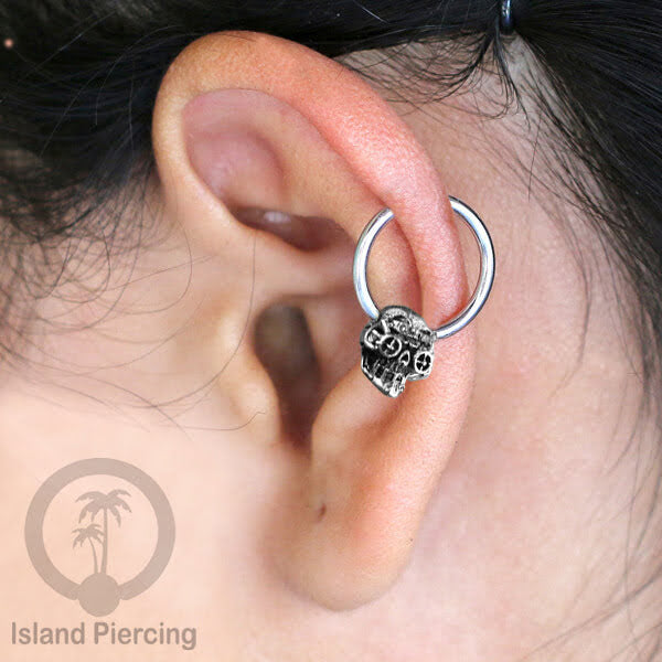 Piercing Stainless BCR dengan Liontin kuningan putih motif yang unik seperti Tengkorak, Ganesha