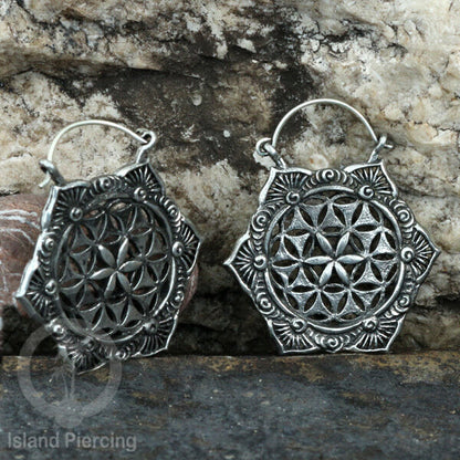 White Brass Tribal Earrings, Anting Kuningan Putih pilihan desain Etnik Pulau Bali