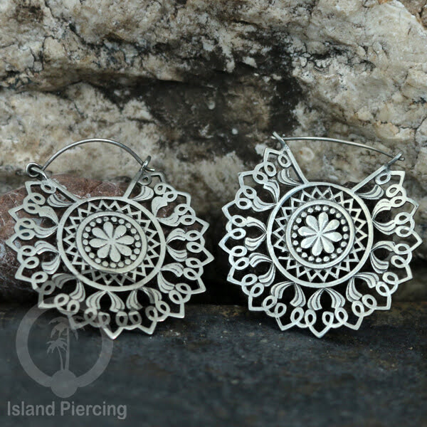 White Brass Tribal Earrings, Anting Kuningan Putih pilihan desain Etnik Pulau Bali