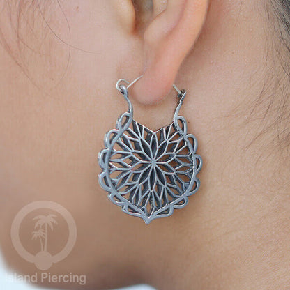 White Brass Tribal Earrings, Anting Kuningan Putih pilihan desain Etnik Pulau Bali