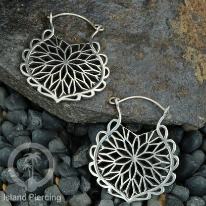 White Brass Tribal Earrings, Anting Kuningan Putih pilihan desain Etnik Pulau Bali