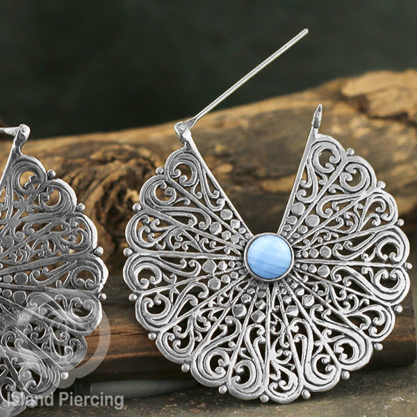 Anting Mandala besar dengan Batu tersedia dalam Kuningan dan Kuningan putih, Brass Earring